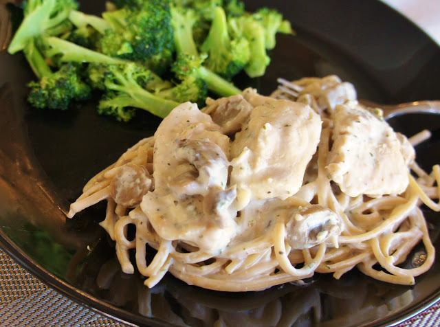 Slow Cooker Recipe for Creamy Chicken and Mushrooms with Linguine