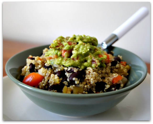 Recipe for Slow Cooker Vegetarian Quinoa Mexican Bowls with Creamy Avocado Sauce #vegetarian #meatless #slowcooker #crockpot