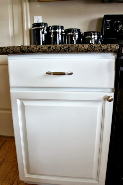 I just love these white cabinets that were painted by www.utahpaintpro.com #diy #cabinet #kitchen 