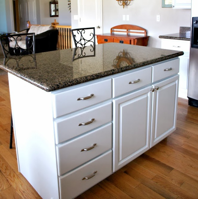 I just love these white cabinets that were painted by www.utahpaintpro.com #diy #cabinet #kitchen 