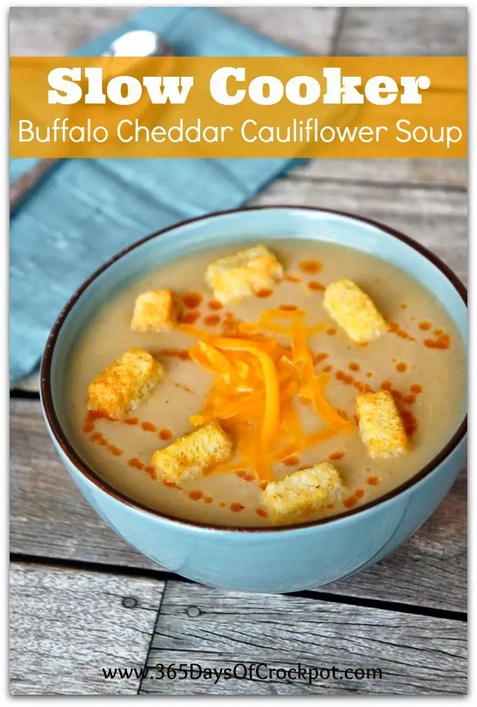 Recipe for Slow Cooker Buffalo Cheddar Cauliflower Soup #crockpot #meatlessmonday #easydinner #soup