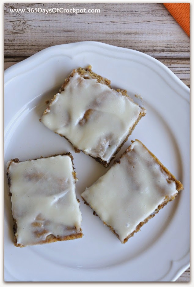 Pumpkin Chocolate Chip Cookie Bars with Cream Cheese Frosting #pumpkin #easydessert #chocolate