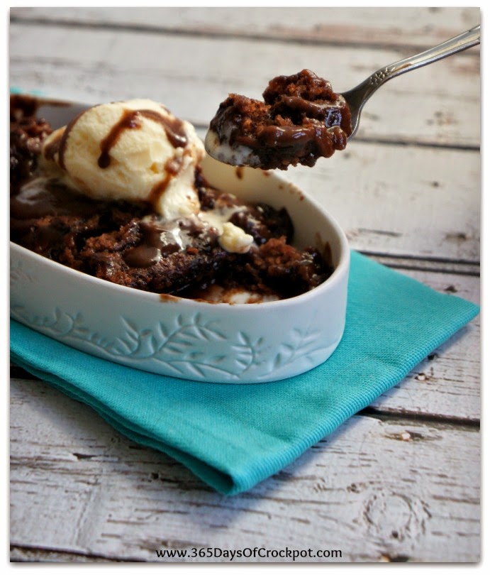 Recipe for Slow Cooker Hot Fudge Brownie Cake...easy, delicious and ultra chocolatey 