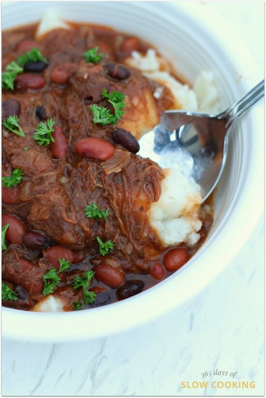 Slow cooker shepherd's pie chili recipe. A mash up of two of your favorite recipes--shepherd's pie and chili. Takes just minutes to prepare and feeds a crowd. Repurpose your leftover roast beef and mashed potatoes into a new meal.