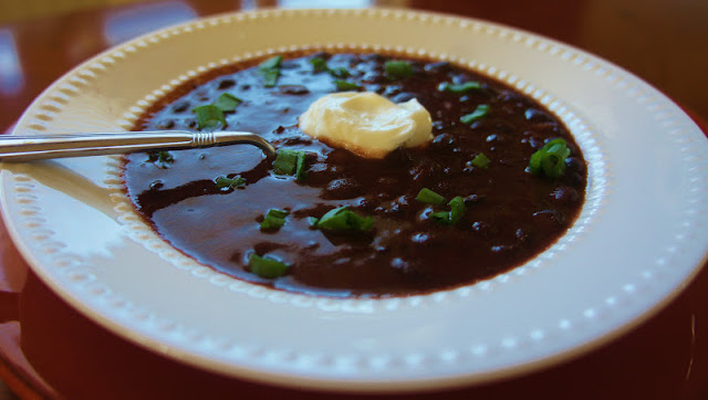 Crockpot Recipe for Cuban-style Black Bean Soup #crockpot #soup #healthydinner #crockpotdinner 