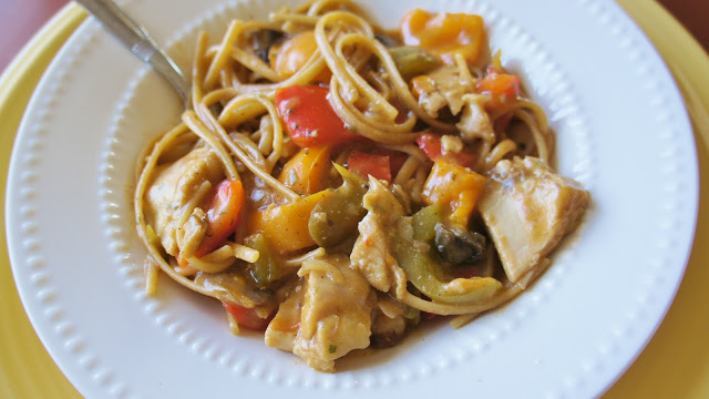 Recipe for Mushroom and Bell Pepper Chicken with Linguine in the Slow Cooker #crockpot #chicken #slowcooker #pasta