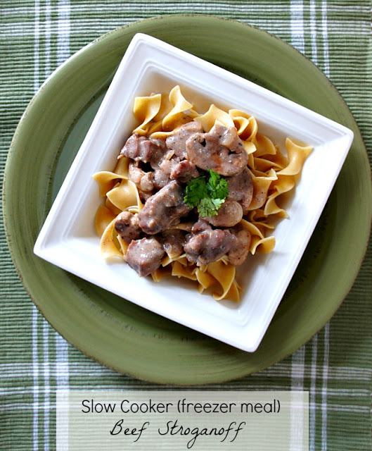 Recipe for Slow Cooker Beef Stroganoff {Freezer Meal} #crockpot #easydinner
