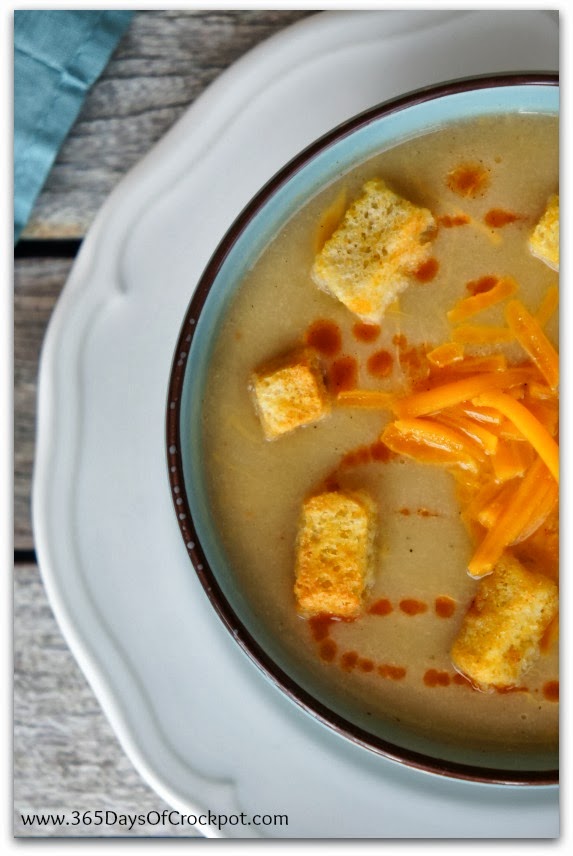 Recipe for Slow Cooker Buffalo Cheddar Cauliflower Soup #crockpot #meatless #vegetarian #soup #dinner