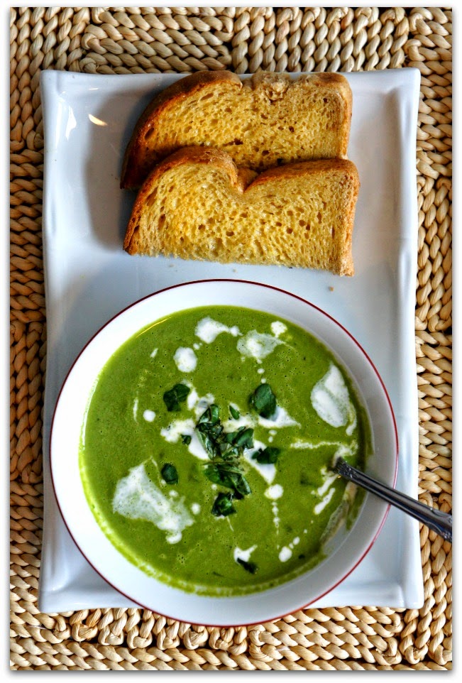 CrockPot Spinach Soup with Cucumber and Basil #meatlessmonday #soup #slowcookerrecipe #crockpot #vegetarian