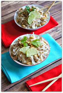 Recipe for Slow Cooker Easy Pad Thai with Turkey (or beef, chicken or whatever you want) #slowcooker #crockpotrecipe