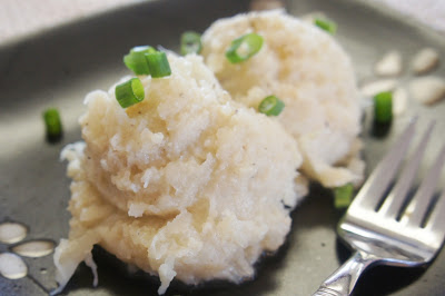 slow cooker garlic cauliflower mashed potatoes
