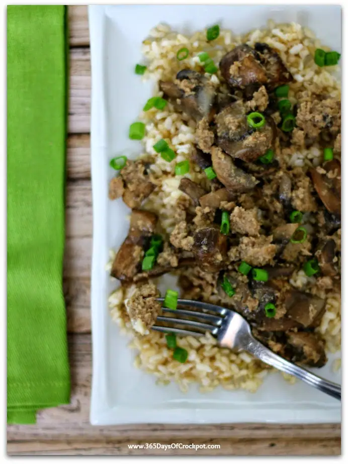 Healthy and Easy Recipe for Turkey and Mushrooms with Gravy