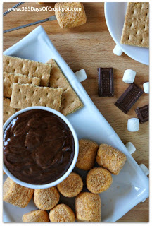 Recipe for CrockPot S'mores Fondue #summerdessert #smores #dessert #chocolate #crockpot