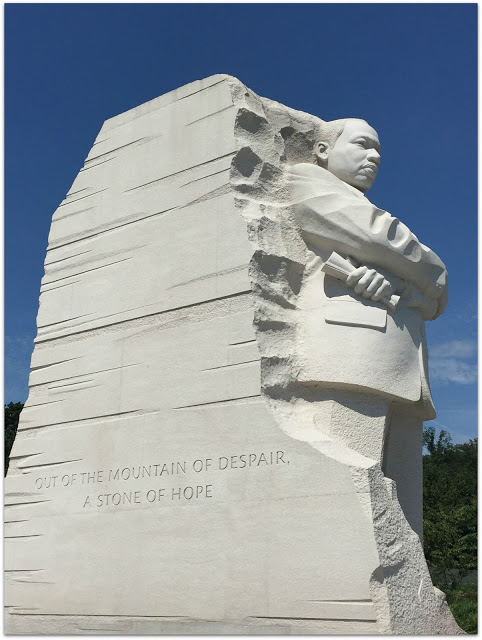 "Out of the mountain of despair, a stone of hope."From the "I Have A Dream" speech in Washington, D.C. on August 28, 1963. The quotation serves as the theme of the overall design of the memorial, which realizes the metaphorical mountain and stone.