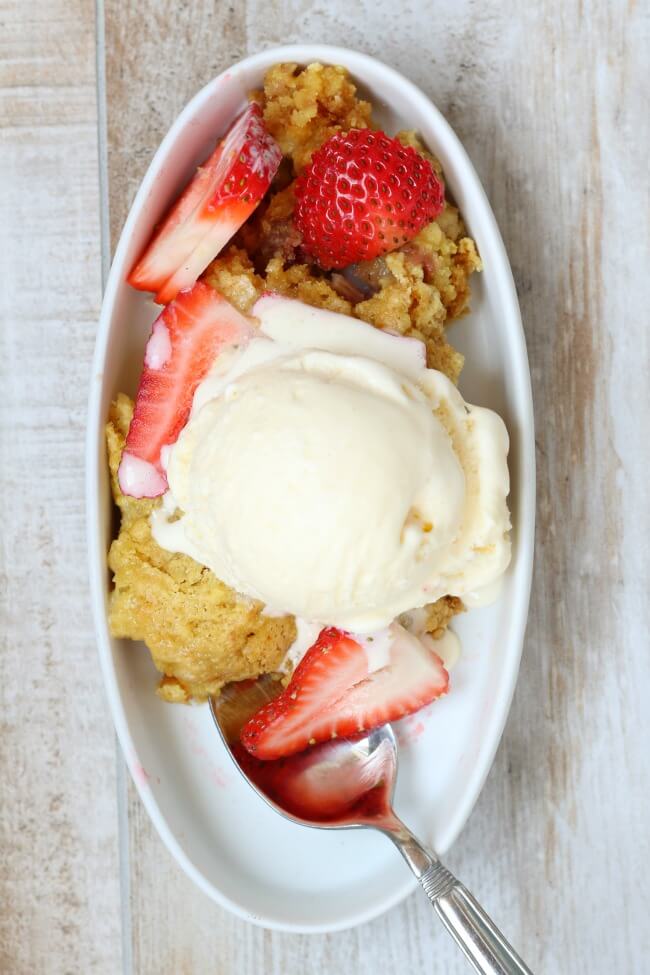 crockpot fresh strawberry rhubarb cobbler with only 4 ingredients