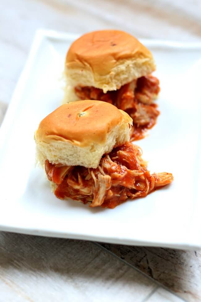 slow cooker spicy chipotle chicken on jalapeno rolls