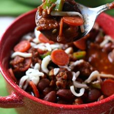 Slow Cooker Pepperoni Pizza Chili