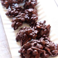 Slow Cooker Dark Chocolate Peanut Clusters