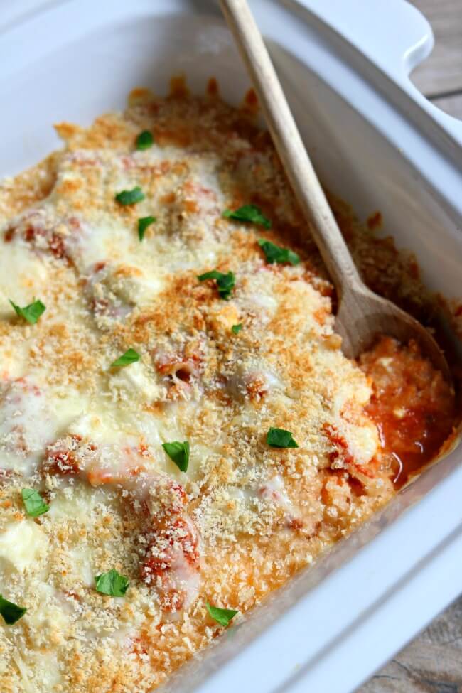 Slow Cooker Chicken Parmesan Lasagna Casserole--tender moist bites of chicken, savory spaghetti sauce, al dente pasta, melty mozzarella, slightly tangy cream cheese and toasted breadcrumbs. All the flavors of your favorite Italian food (chicken parm and lasagna) in one casserole with minimal steps that's made in your crockpot. 