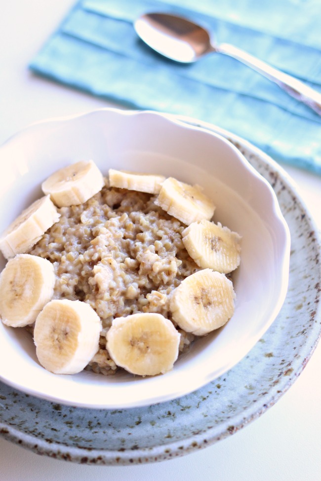Single Serving Instant Pot Steel Cut Oatmeal Recipe--make one serving of chewy and hearty steel cuts oats easily in your Instant Pot in 15 minutes from start to finish. 