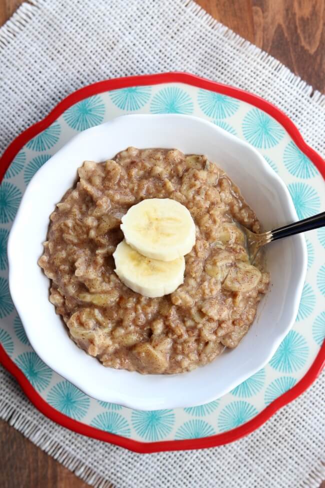 Instant Pot Cinnamon Banana Oatmeal--old fashioned oatmeal is cooked with cinnamon, brown sugar and banana in your electric pressure cooker for a hearty, delicious and quick breakfast. 