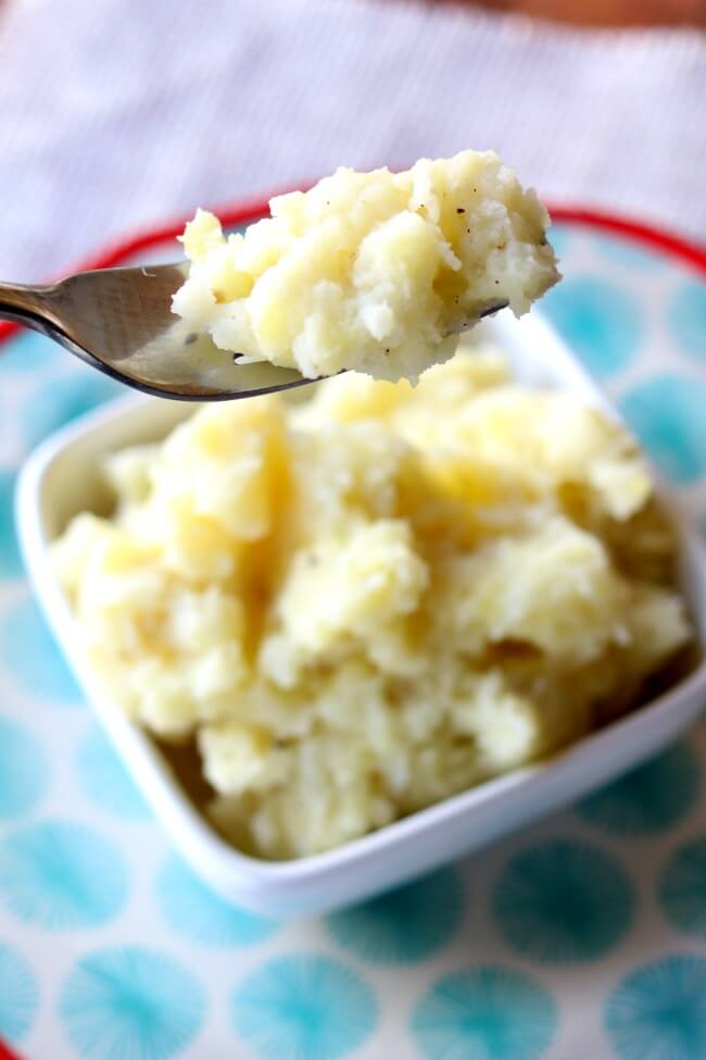 Instant Pot Mashed Potatoes--creamy, buttery buttermilk mashed potatoes with garlic. These mashed potatoes are so easy to make and FAST to cook!