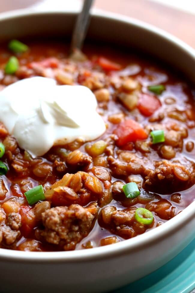 Instant Pot Ground Turkey Lentil Chili--This healthy, easy pressure cooker turkey lentil chili is the perfect meal for any night of the week. It fills you up without filling you out while still having tons of flavor.