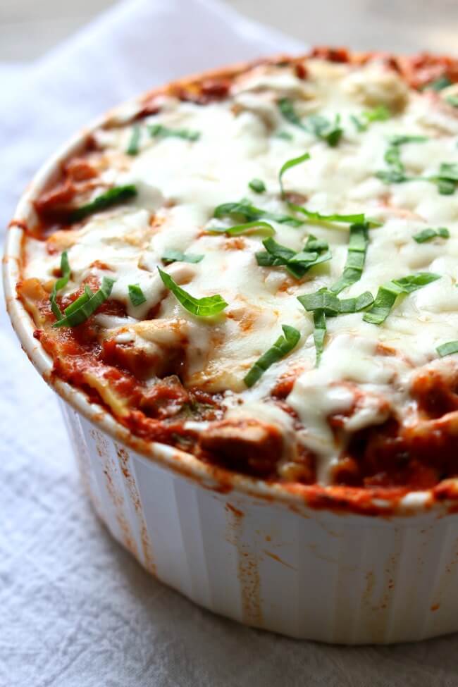 Instant Pot Lasagna--a super easy and totally delicious recipe for lasagna with Italian sausage, spinach, mushrooms and 3 types of cheeses.  