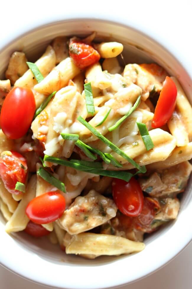 Instant Pot Chicken Margherita Pasta--Penne pasta, bites of chicken, halved grape tomatoes, balsamic vinegar, fresh basil and mozzarella all come together in a simple but totally flavorful one pot meal. I couldn't stop eating this one! 