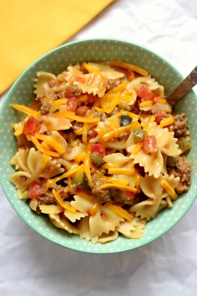 Instant Pot Cheeseburger Pasta--all the amazing flavors from cheeseburgers in a one pot pasta dish. Your whole family will love this dinner!