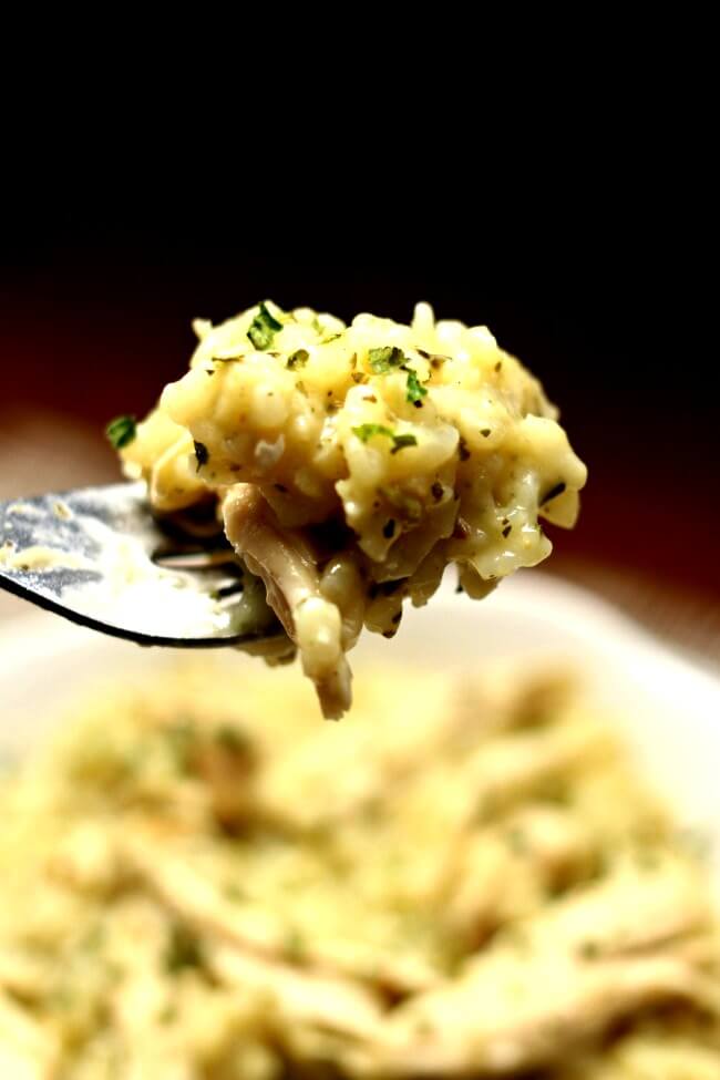 Slow Cooker Pesto Chicken Risotto--creamy no fuss and no stir pesto risotto with tender bites of chicken made in your crockpot. 