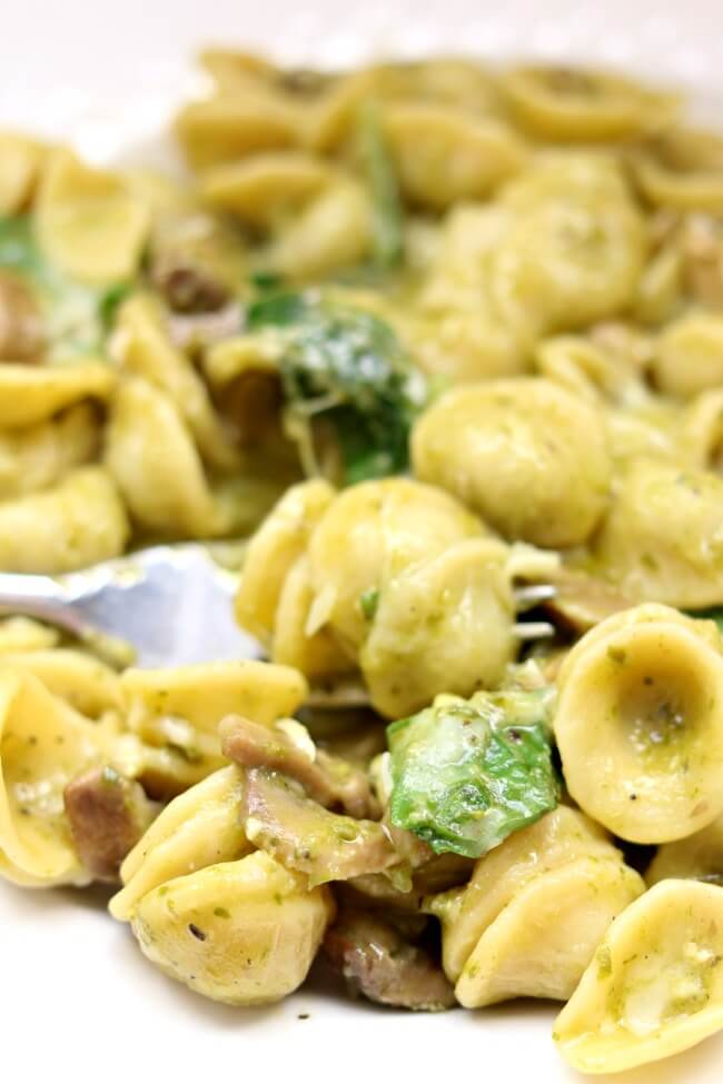 Instant Pot Spinach Mushroom Pesto Pasta--an easy, tasty and fast meatless meal of your favorite type of pasta enveloped in a basil pesto sauce with plenty of sauteed mushrooms and spinach. Add bites of chicken if you prefer. 