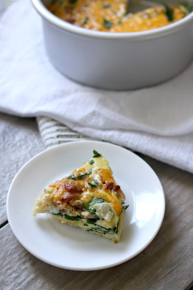 Slow Cooker Bacon Cheddar Egg Casserole--hashbrowns, eggs, bacon, cheddar and spinach are all combined to make a scrumptious breakfast casserole that is perfect for a weekend breakfast or even breakfast for dinner. 
