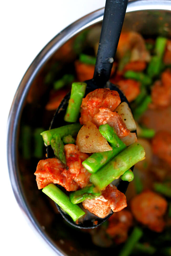 Slow Cooker Chicken Asparagus Potato Dinner--moist bites of chicken, cubed potatoes and crisp bites of asparagus are tossed with a seasoning blend of smoked paprika, garlic powder and more to create a well seasoned one pot dinner.