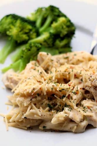Instant Pot Garlic Chicken Alfredo Pasta