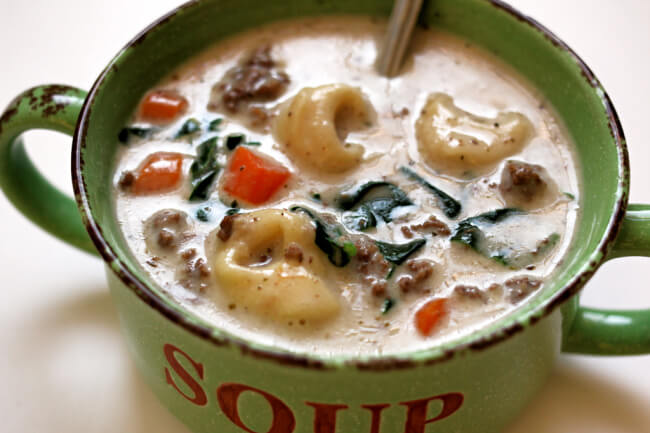 Slow Cooker Creamy Hamburger Tortellini Soup is a creamy soup with ground beef, spinach, carrots and cheesy tortellini.﻿