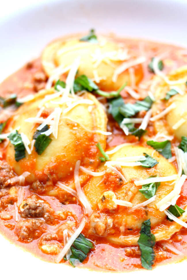 Instant Pot Lasagna Ravioli--a quick and easy meal made with ground beef, ravioli, spaghetti sauce and mozzarella cheese. All the flavors of lasagna without all the work!