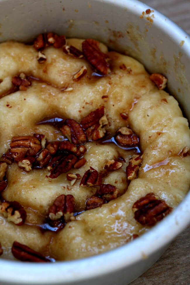 Instant Pot Praline Pecan Cobber--a gooey, caramelly praline pecan cobbler dessert that will blow your socks off. With a scoop of vanilla ice cream or whipped cream it tastes like heaven in your mouth. 