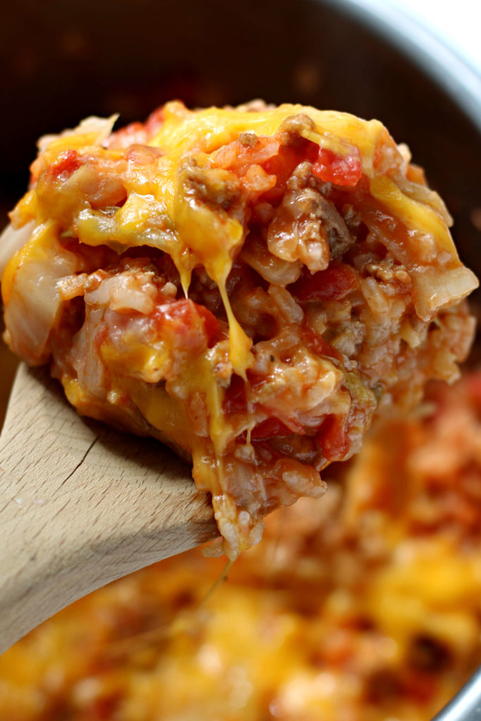Instant Pot Cabbage Roll Casserole--a super easy and fast way to have the flavors of cabbage rolls for dinner tonight. 