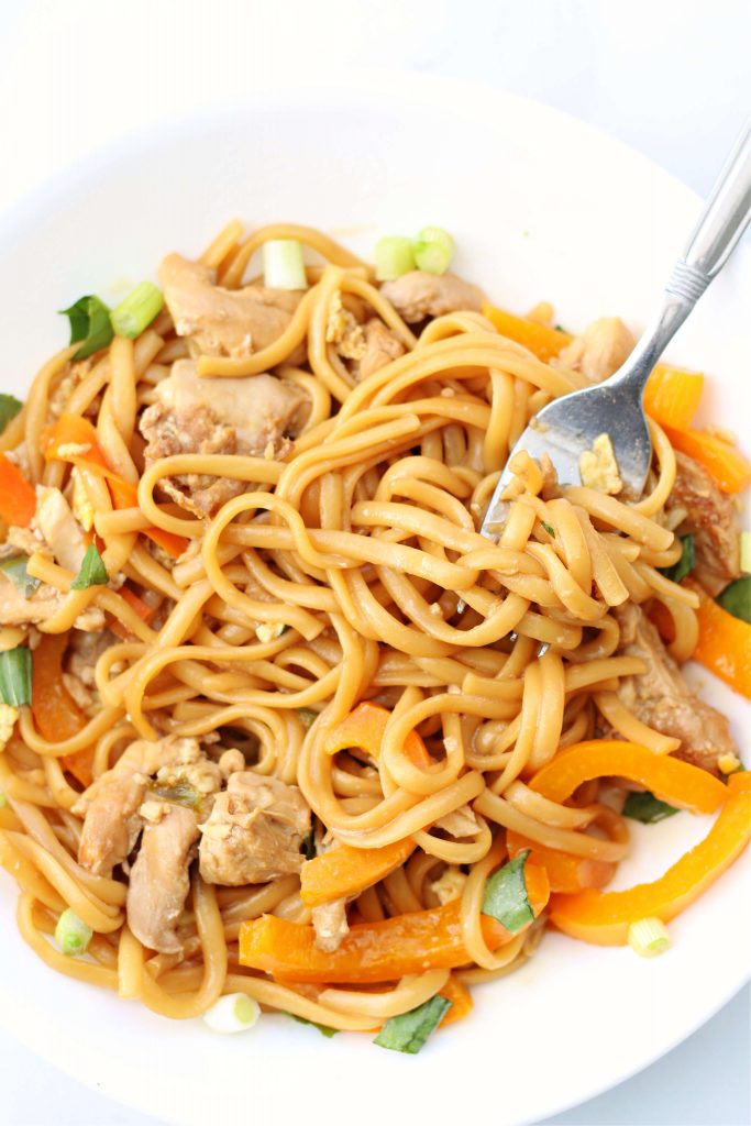 noodles, orange bell peppers and chicken