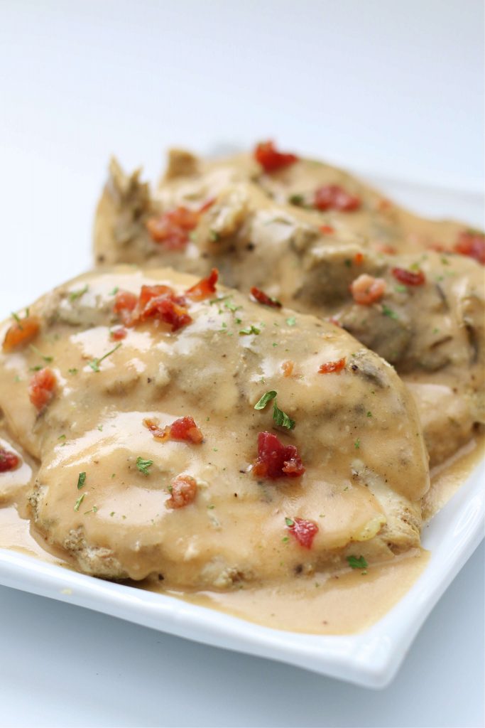 chicken with gravy and bacon