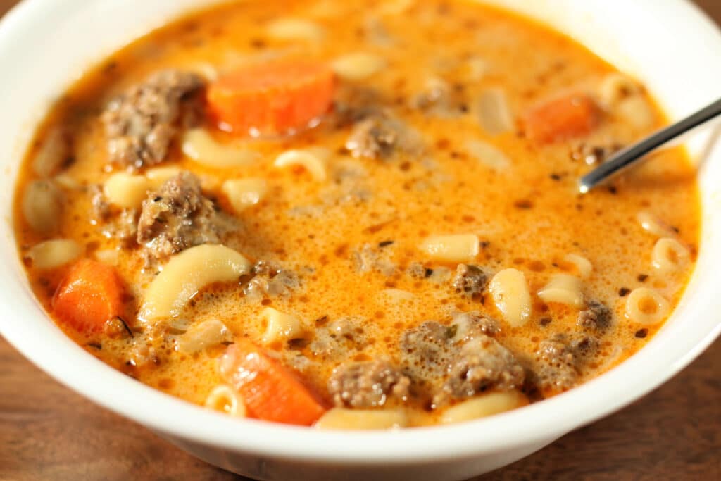 Cozy Cheeseburger Macaroni Soup