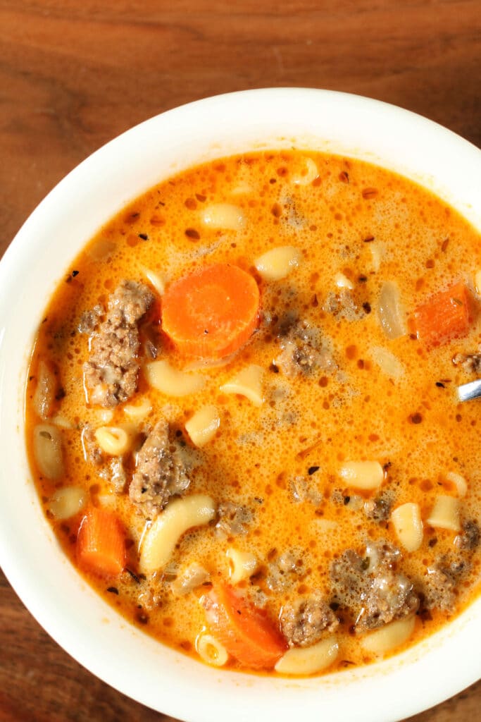 Cozy Cheeseburger Macaroni Soup