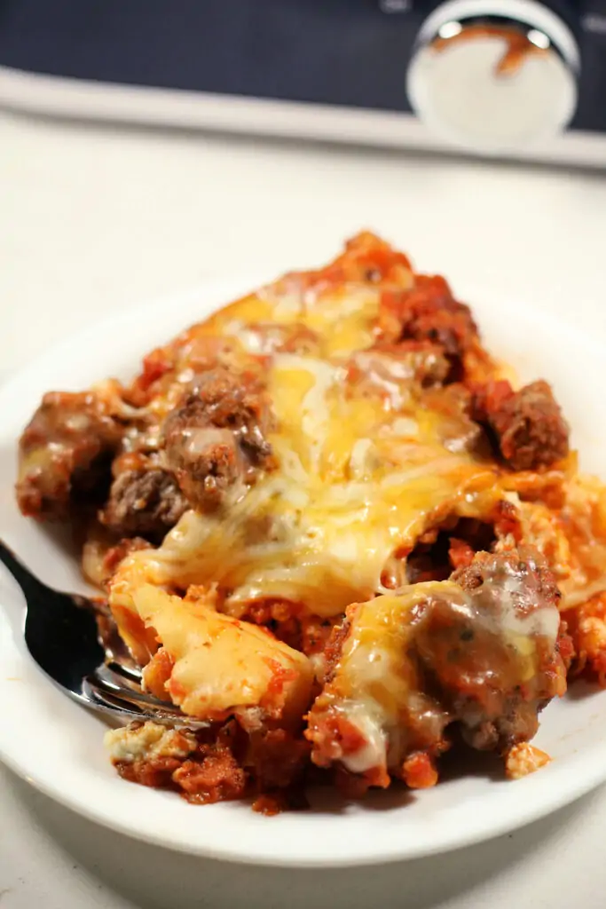 Slow Cooker Garlic Parmesan Bacon Cheeseburger Lasagna