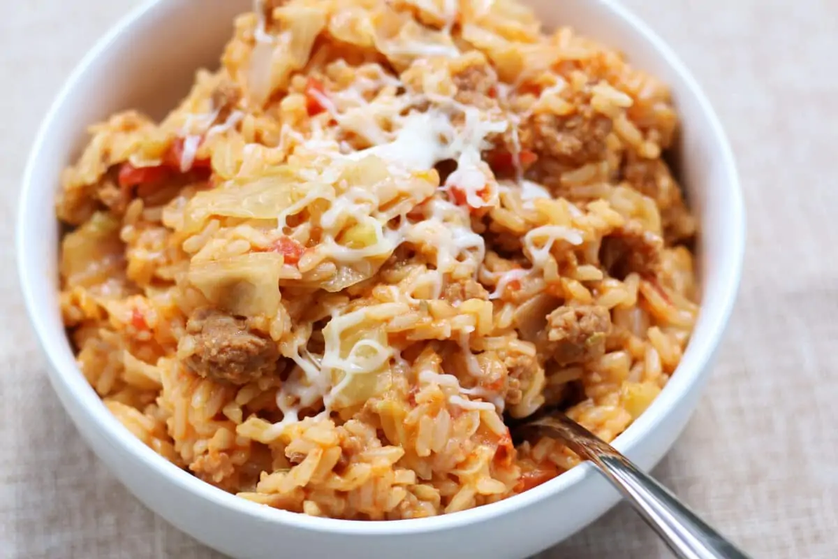Easy One Pot Dirty Cabbage Casserole--an easy one-pot dinner made with Italian sausage, tender cabbage, fire-roasted tomatoes, rice and melty mozzarella cheese.