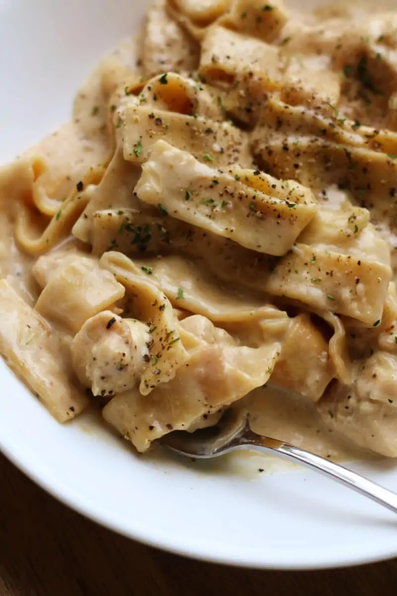 French Onion Cheesy Chicken Noodle Casserole--an Instant Pot dinner made with tender chicken, egg noodles, caramelized onions and French onion dip for an easy creamy pasta dinner. 