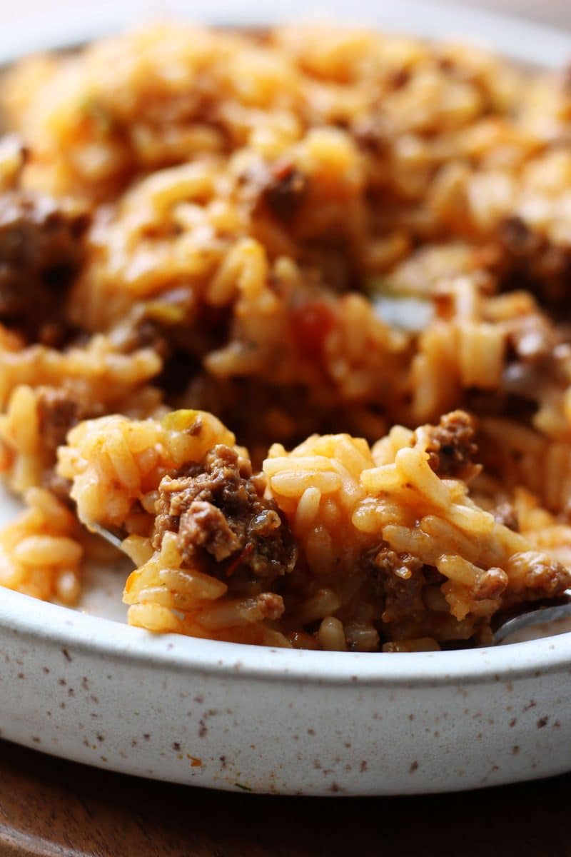No Fuss 5-Ingredient Ground Beef Casserole--an easy Instant Pot dinner made with ground beef, rice, salsa and pepper jack cheese for a quick, cheesy meal with hardly any prep.