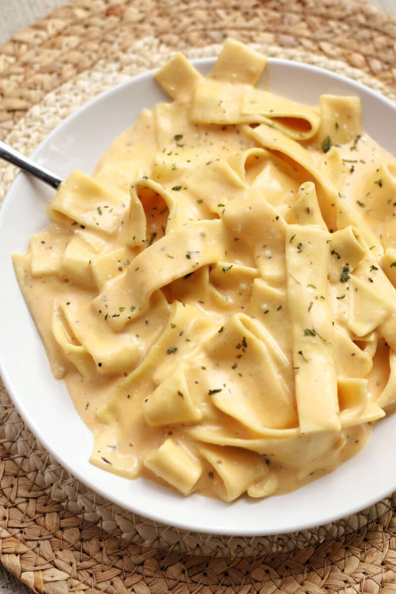 Amish Cheesy One Pot Noodles--creamy, dreamy, cheesy old-fashioned egg noodles made quickly and easily in the Instant Pot.