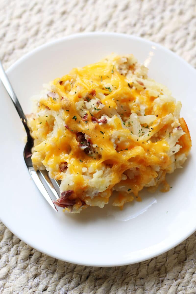 Aunt Bee's 3-Ingredient Casserole--an easy side dish made with tender red potatoes, sour cream and plenty of cheddar cheese.