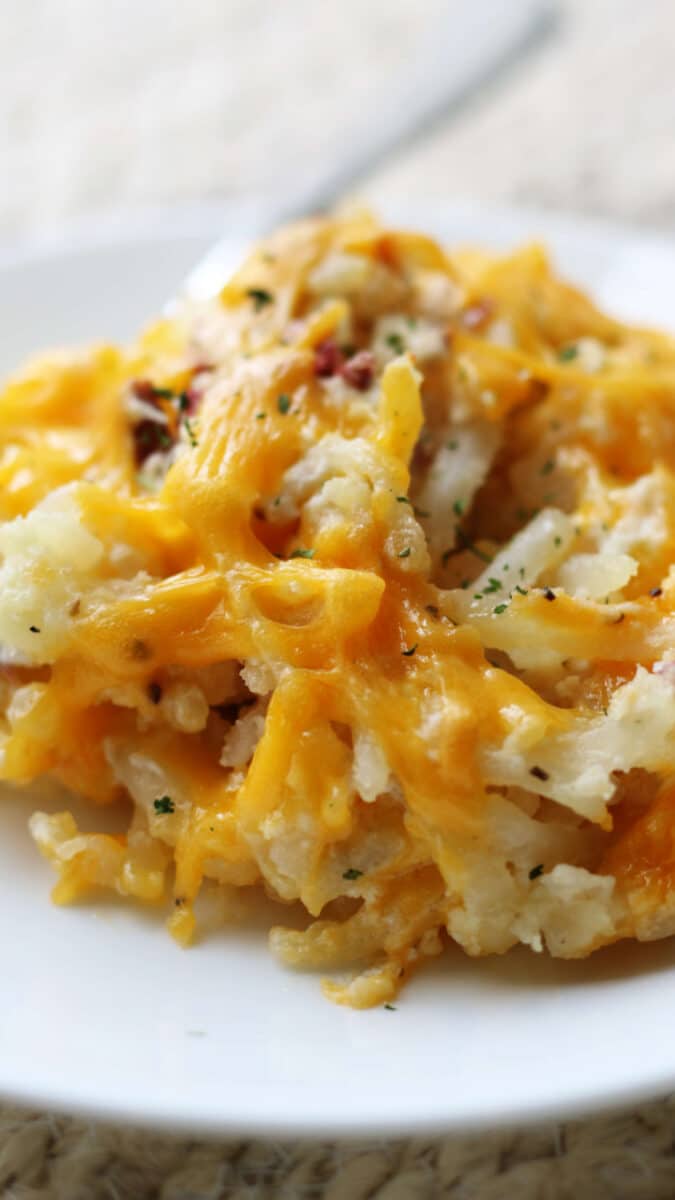 Aunt Bee's 3-Ingredient Casserole--an easy side dish made with tender red potatoes, sour cream and plenty of cheddar cheese.